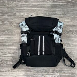 Oakley camo backpack. NWOT